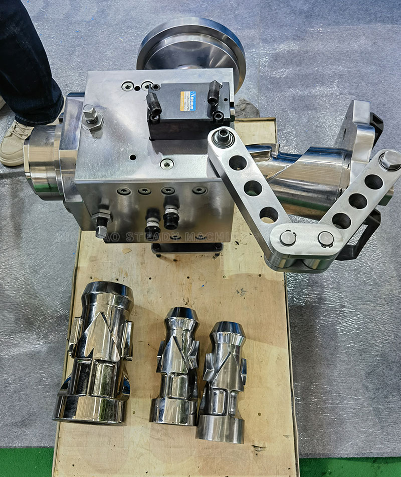 T-head-of-rubber-extruder.jpg
