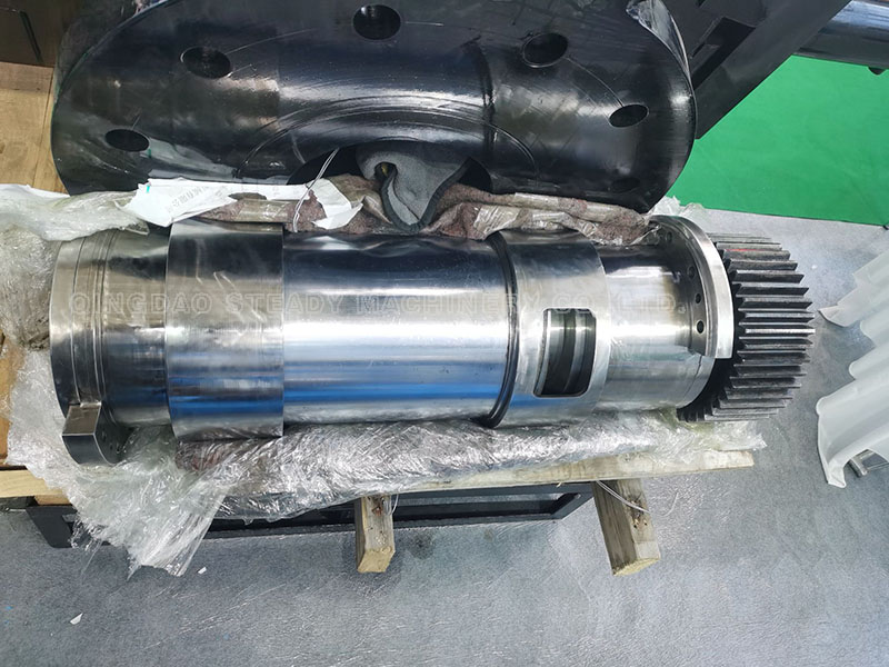 feed-roller-of-rubber-extruder.jpg