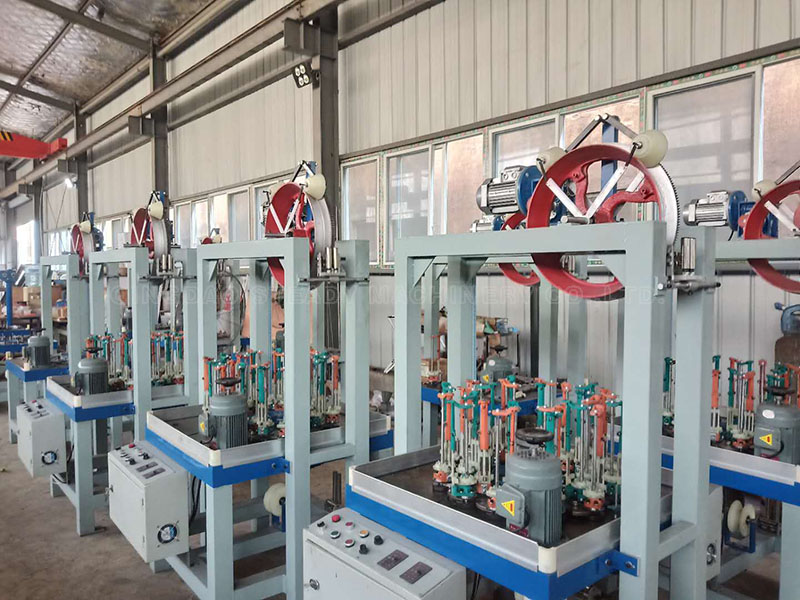 vertical type braiding machine 副本.jpg
