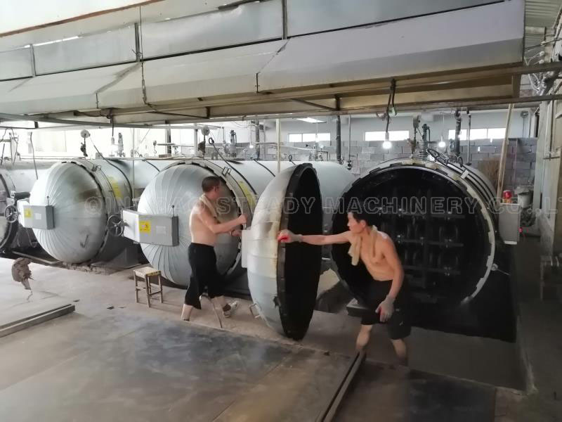autoclave-in-working.jpg